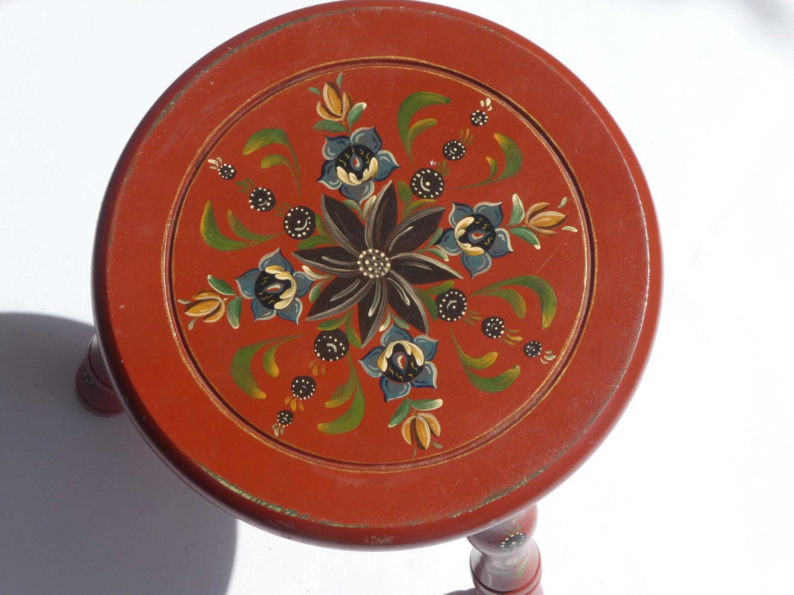 Vintage Round Red Wooden Milking Stool, Hand Painted Bobbin Plant Stand, Hindeloopen Folk Art Primitive 60's Farm Stool photo 103.0