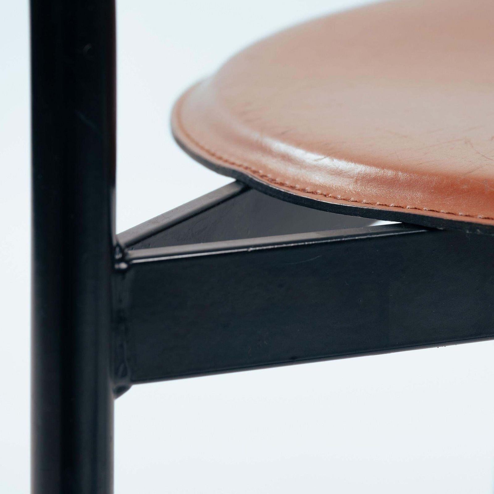 photo buy 6 Linea Veam Leather Tripod Chairs, Italy 1980s