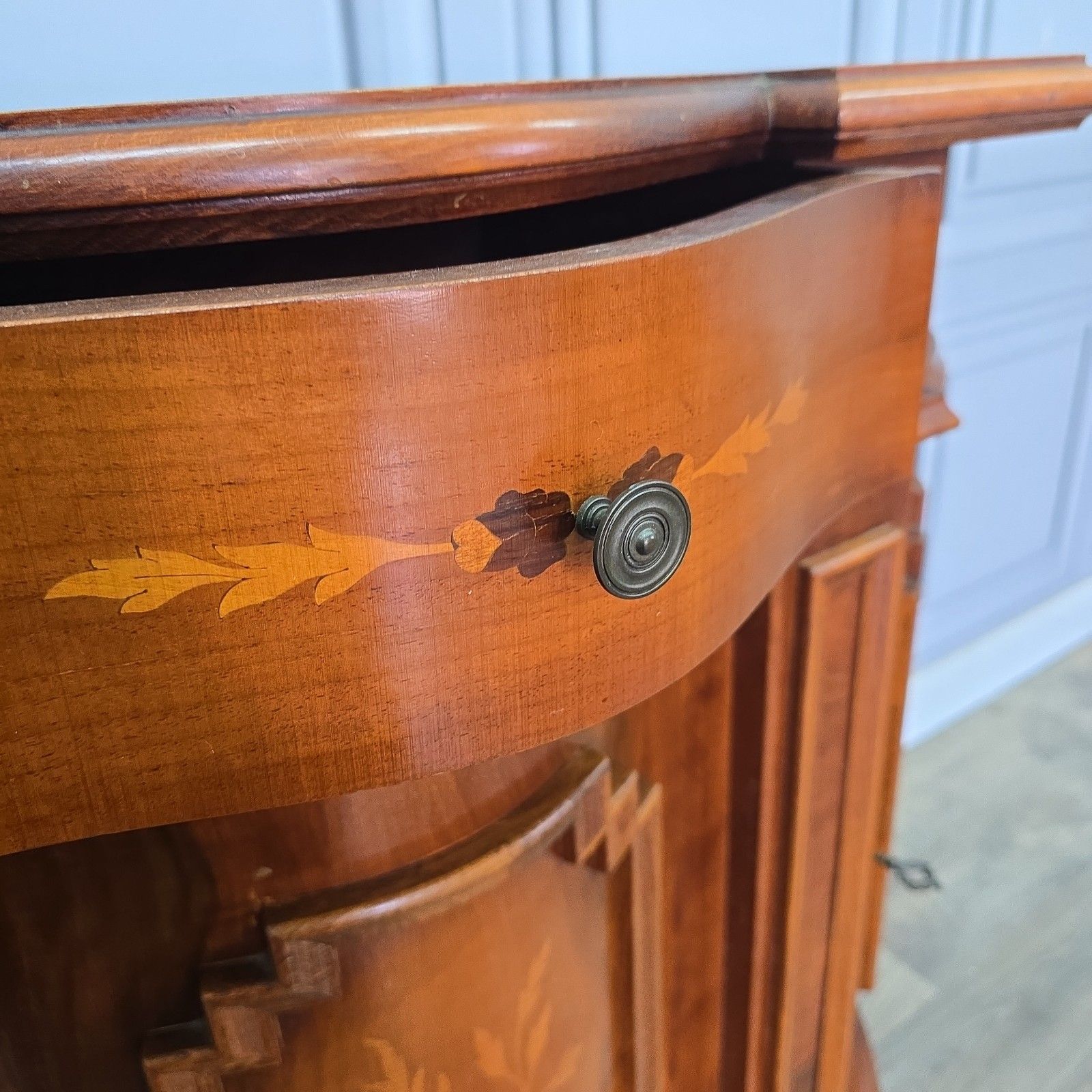 photo vinterior Vintage Italian Sideboard Inlaid Serpentine Cabinet Cupboard Antique Style