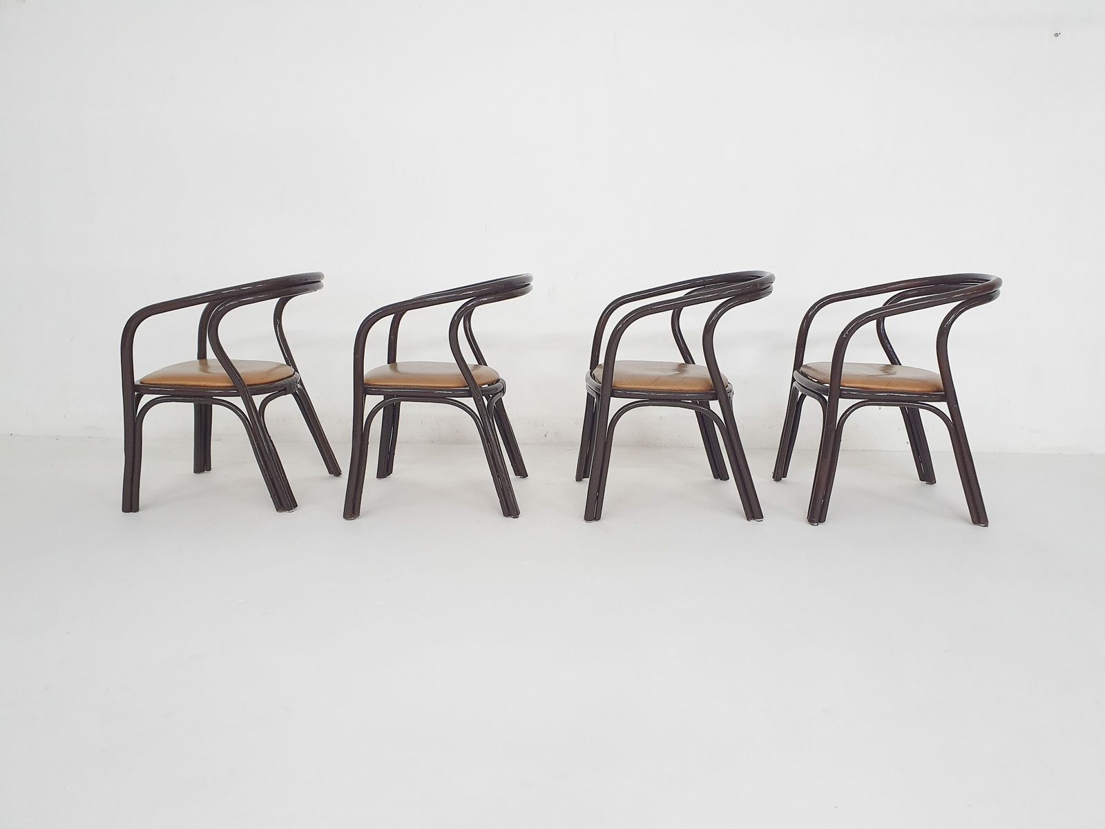 Set Van 4 Manou Eetkamerstoelen Met Leren Zitting, Nederland, Ca. Jaren 1970 photo 604.0