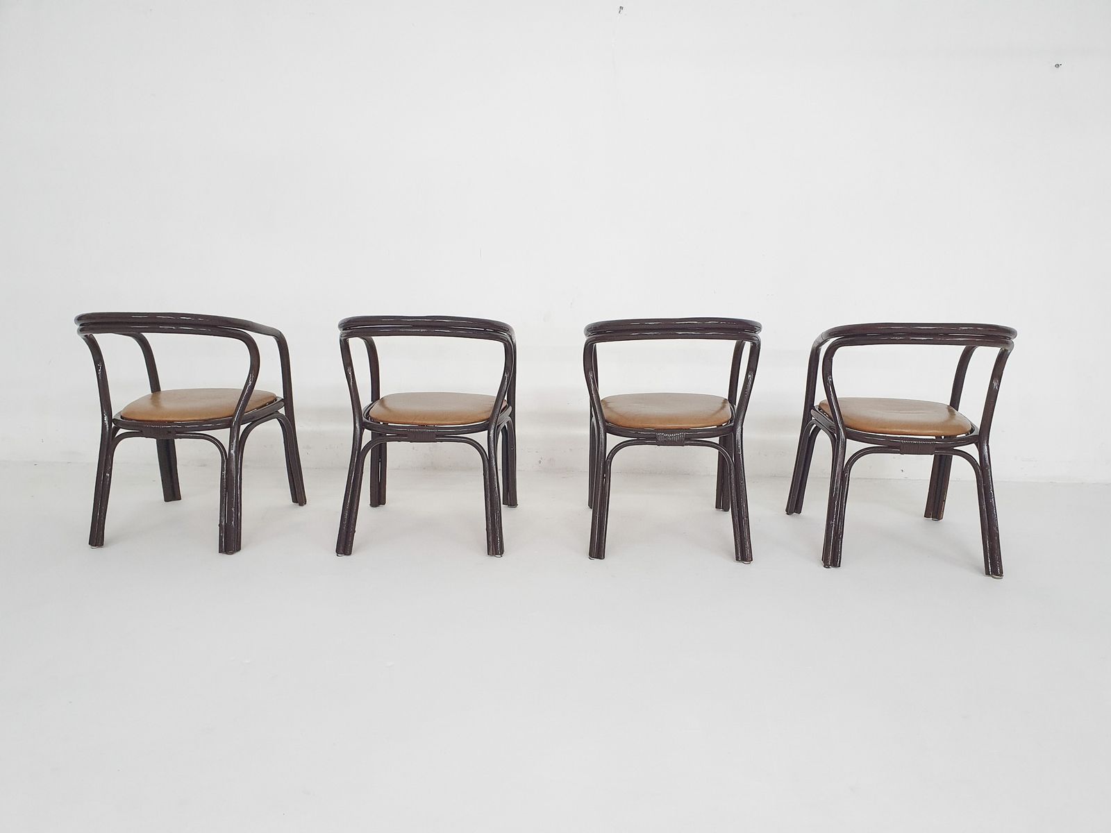 Set Van 4 Manou Eetkamerstoelen Met Leren Zitting, Nederland, Ca. Jaren 1970 photo vinterior