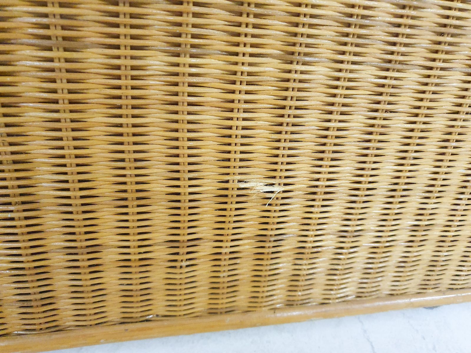 194.0 Mid-Century Rotan Bureau of Kaptafel, Nederland, jaren 1970 photo