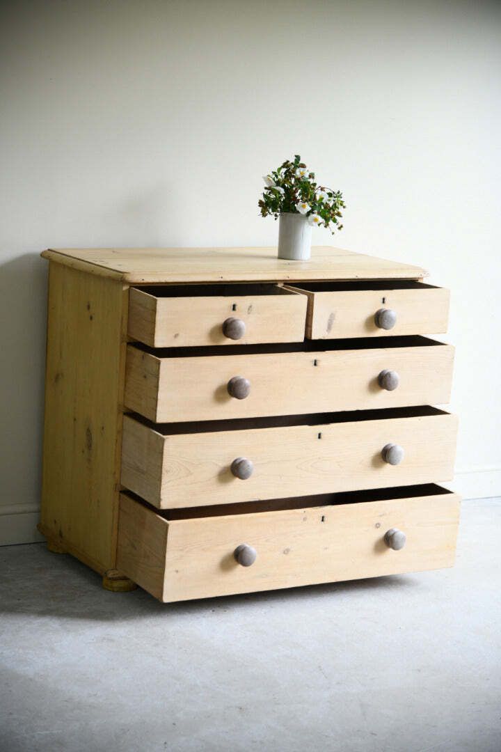 photo furniture Antique Stripped & Waxed Pine Chest Of Drawers