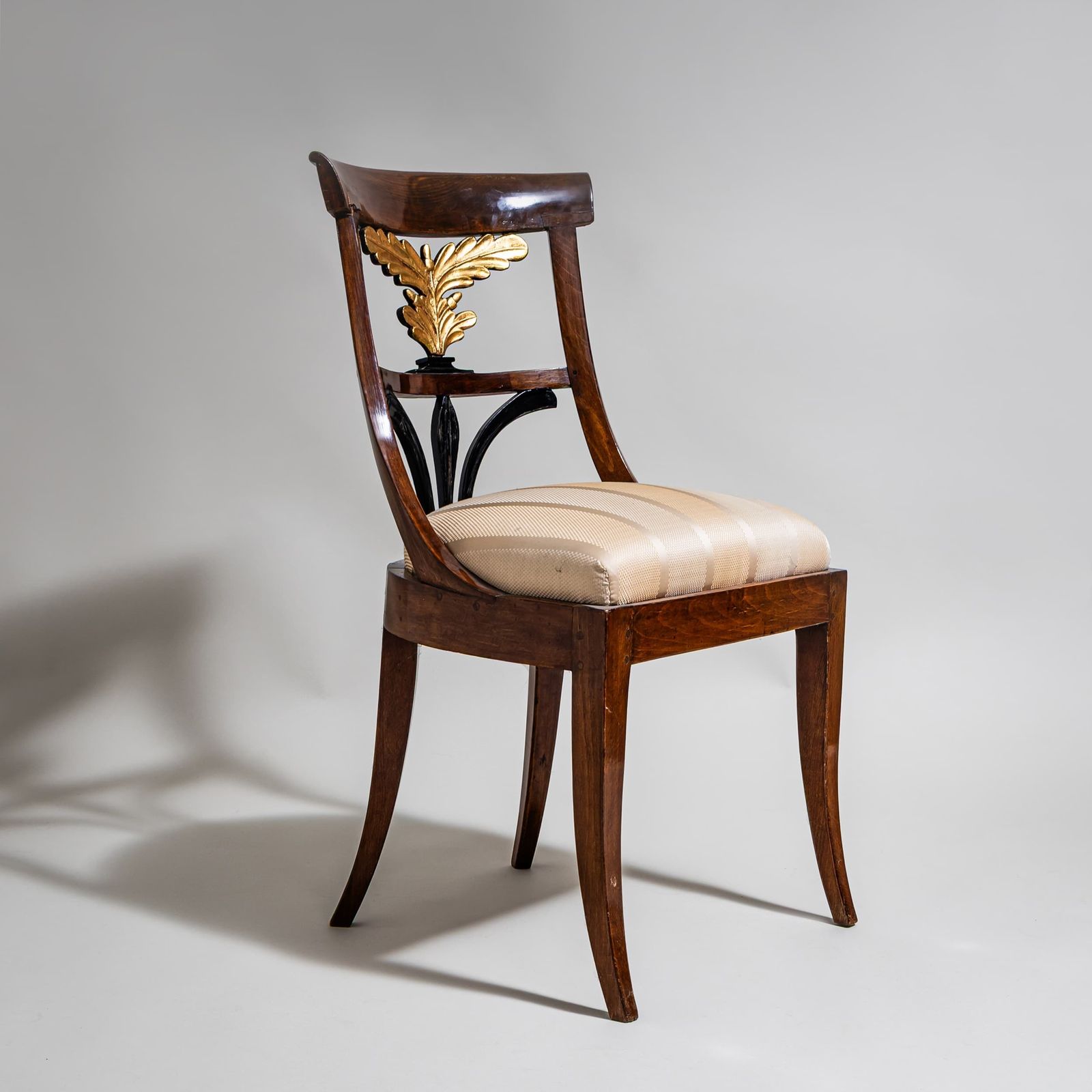 Biedermeier stoeltje, Midden-Duitsland, ca. 1835–1840 photo Meubels