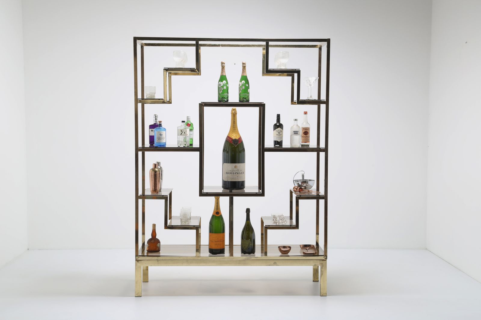 photo vinterior Mid Century Modern Italian Brass étagère Display Shelves With Glass Inserts By Romeo Rega, 1970s