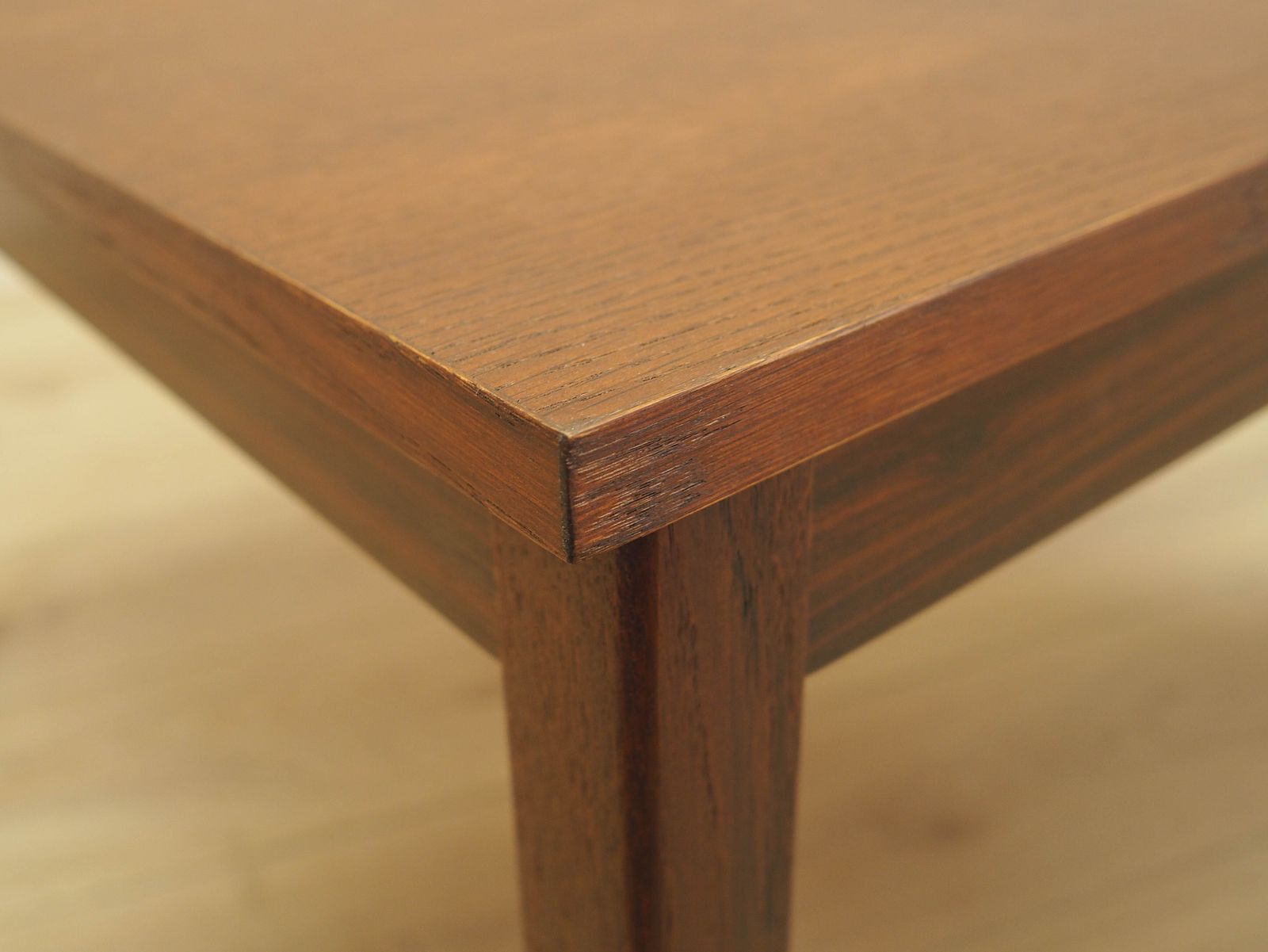 photo furniture Table basse, design danois, années 1970, fabriquée au Danemark