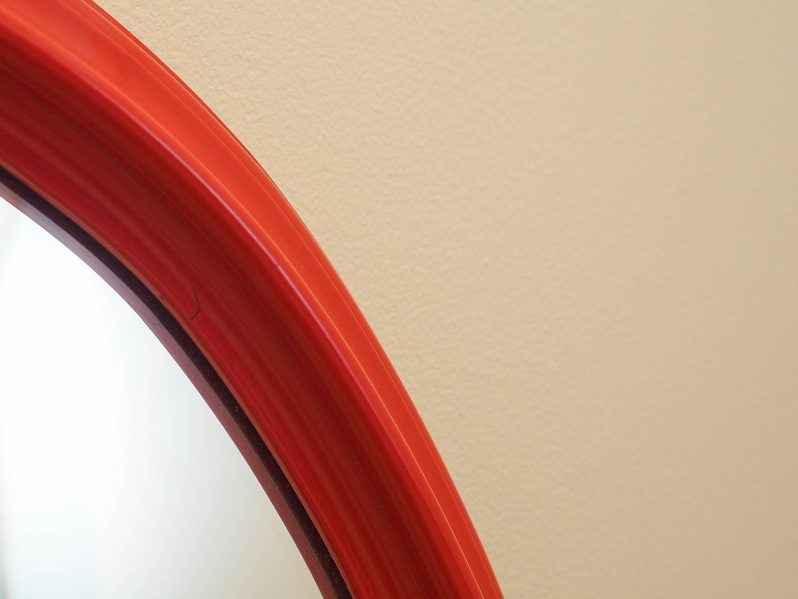 Miroir en cadre rouge, design danois, années 1970, fabriqué au Danemark photo buy