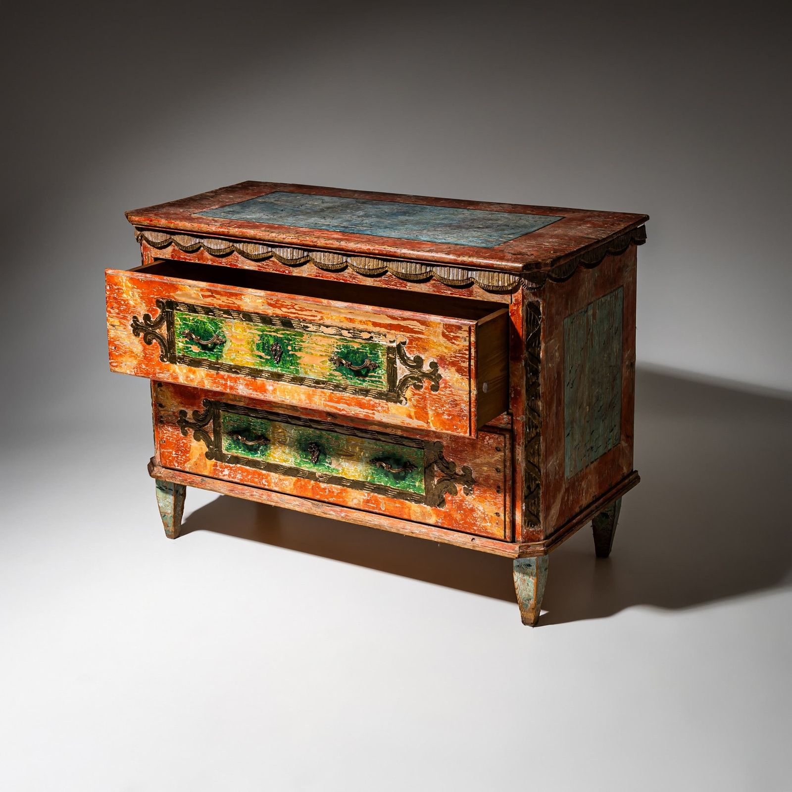 Rood geschilderde commode, Irschenberg, Zuid-Duitsland, 19e eeuw photo furniture