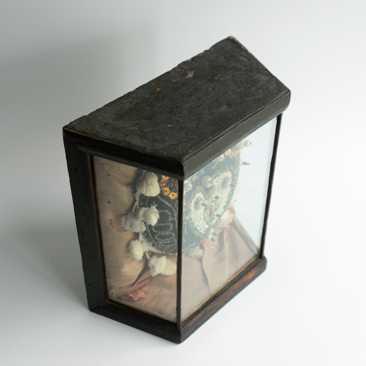 photo vinterior Antique Sailors Folk Art 'Sweetheart' Cushion In Glass Case, Late 19th Century
