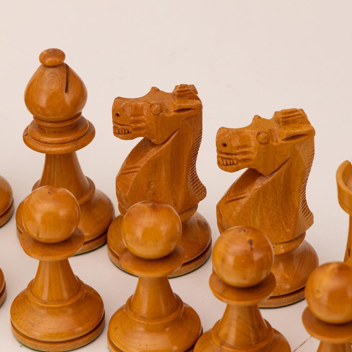 photo vinterior Antique 20thc English Staunton Cased Chess Set C.1950