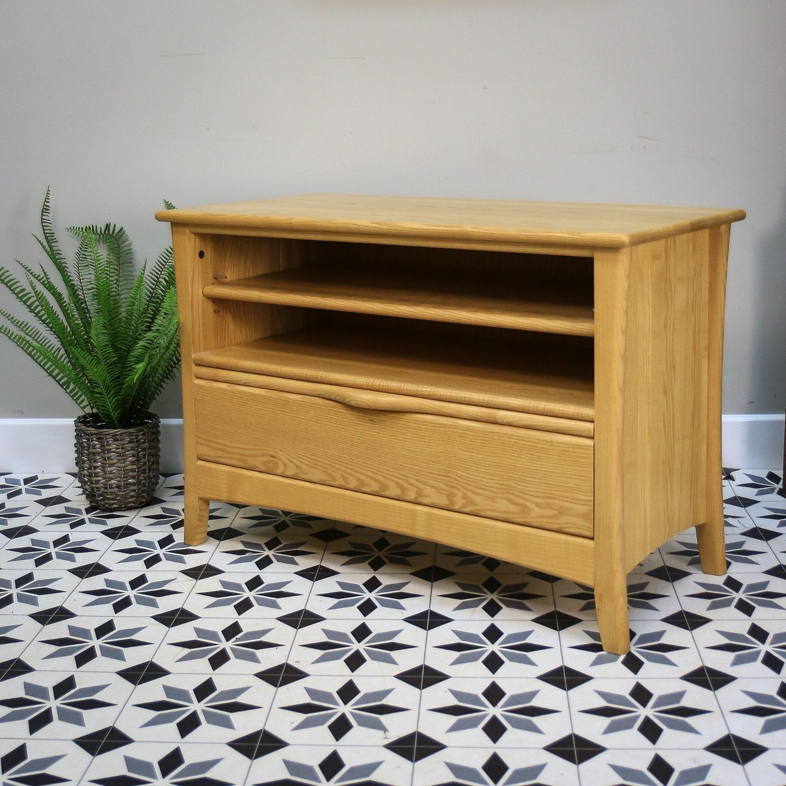 525.0 Ercol Tv Media Stand In Elm And Ash, Light Blonde Finish. photo