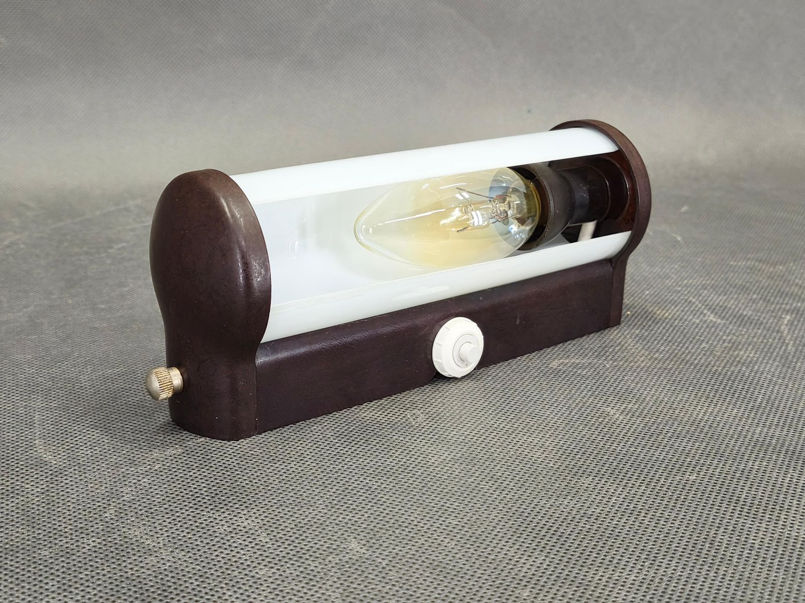 Tsjechische art deco wandlamp van bakeliet en melkglas, jaren 1940 photo buy