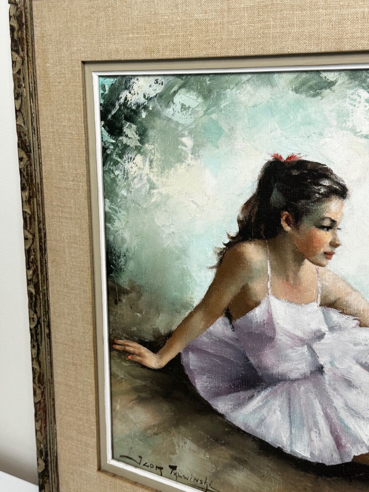 Midden 20e eeuw olieverfschilderij portret jonge vrouw ballerina danser, gesigneerd door Igor Talwinski photo for sale