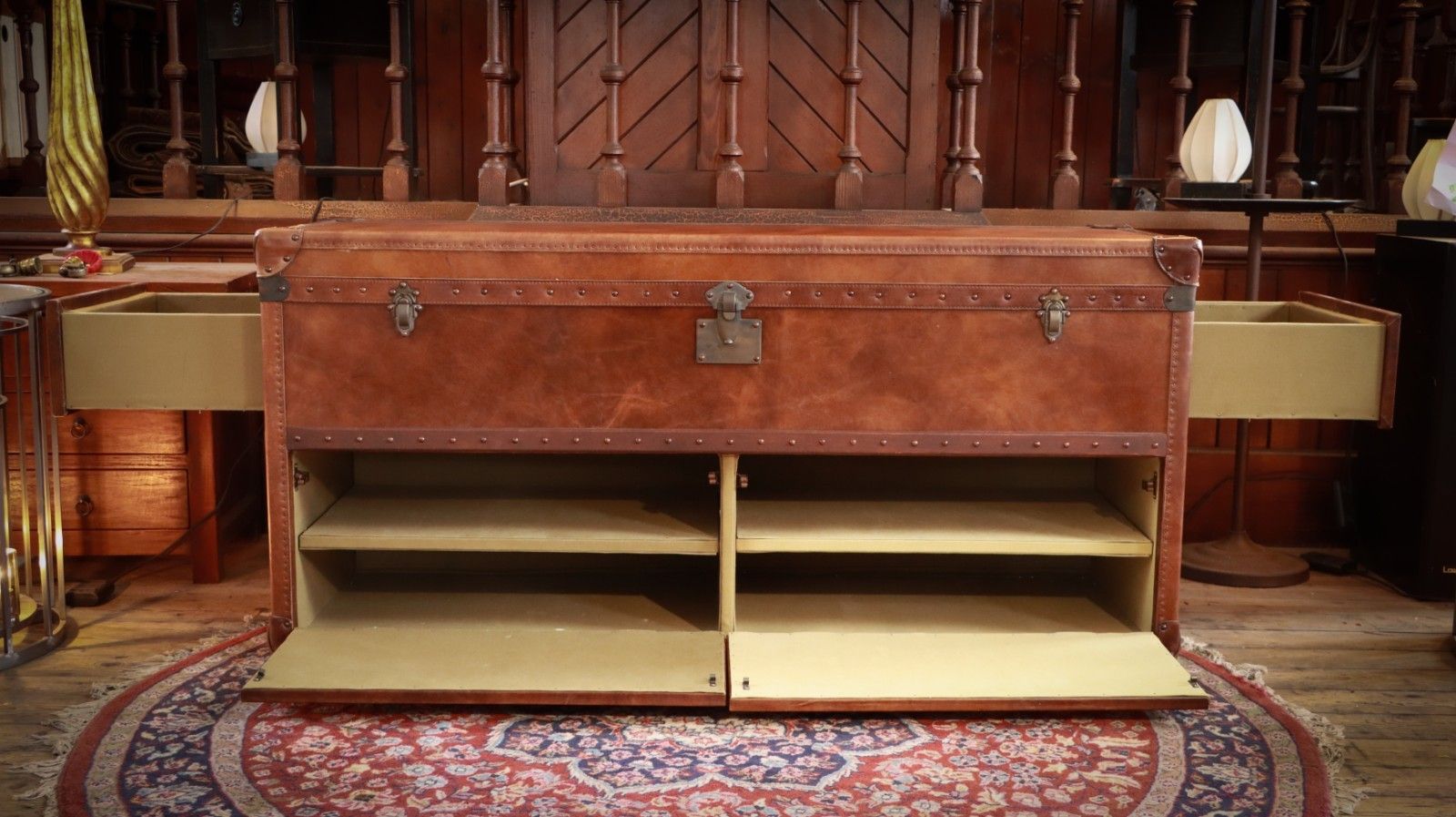Super Timothy Oulton Mayfair Sideboard Media Unit Leather Trunk Antique Whisky🚚 photo vintage