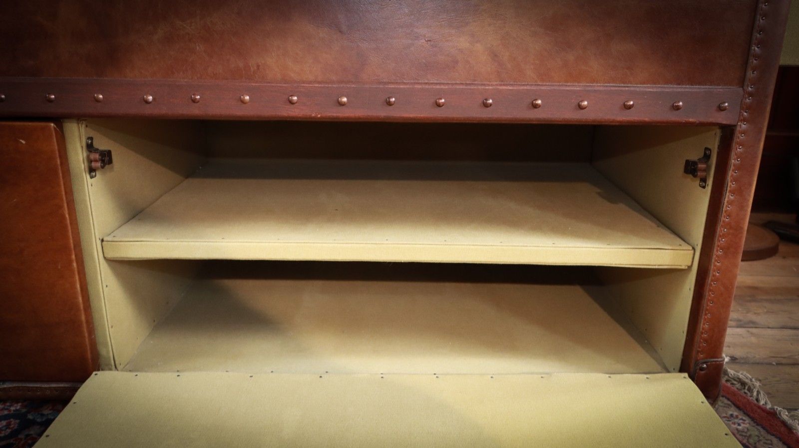 photo for sale Super Timothy Oulton Mayfair Sideboard Media Unit Leather Trunk Antique Whisky🚚