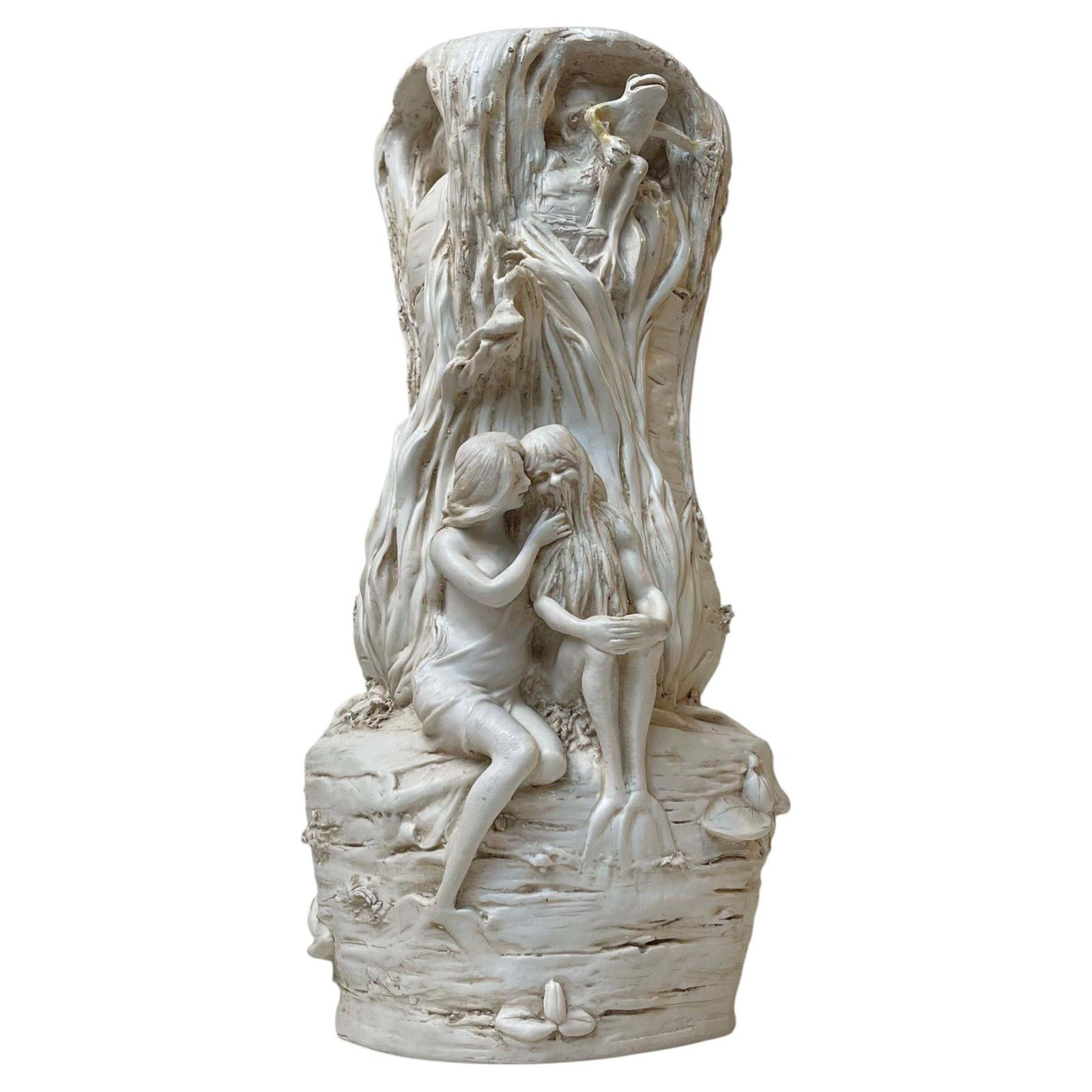 Vase d'époque bohémien en porcelaine biscuit, tronc d'arbre enchanté aux créatures féeriques