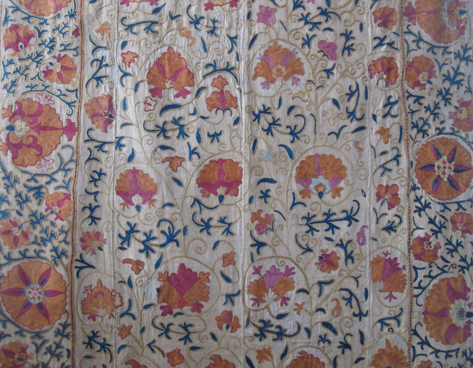 Bokhara Suzani, Oezbekistan, ca. 1850, 1,80m x 1,24m photo furniture