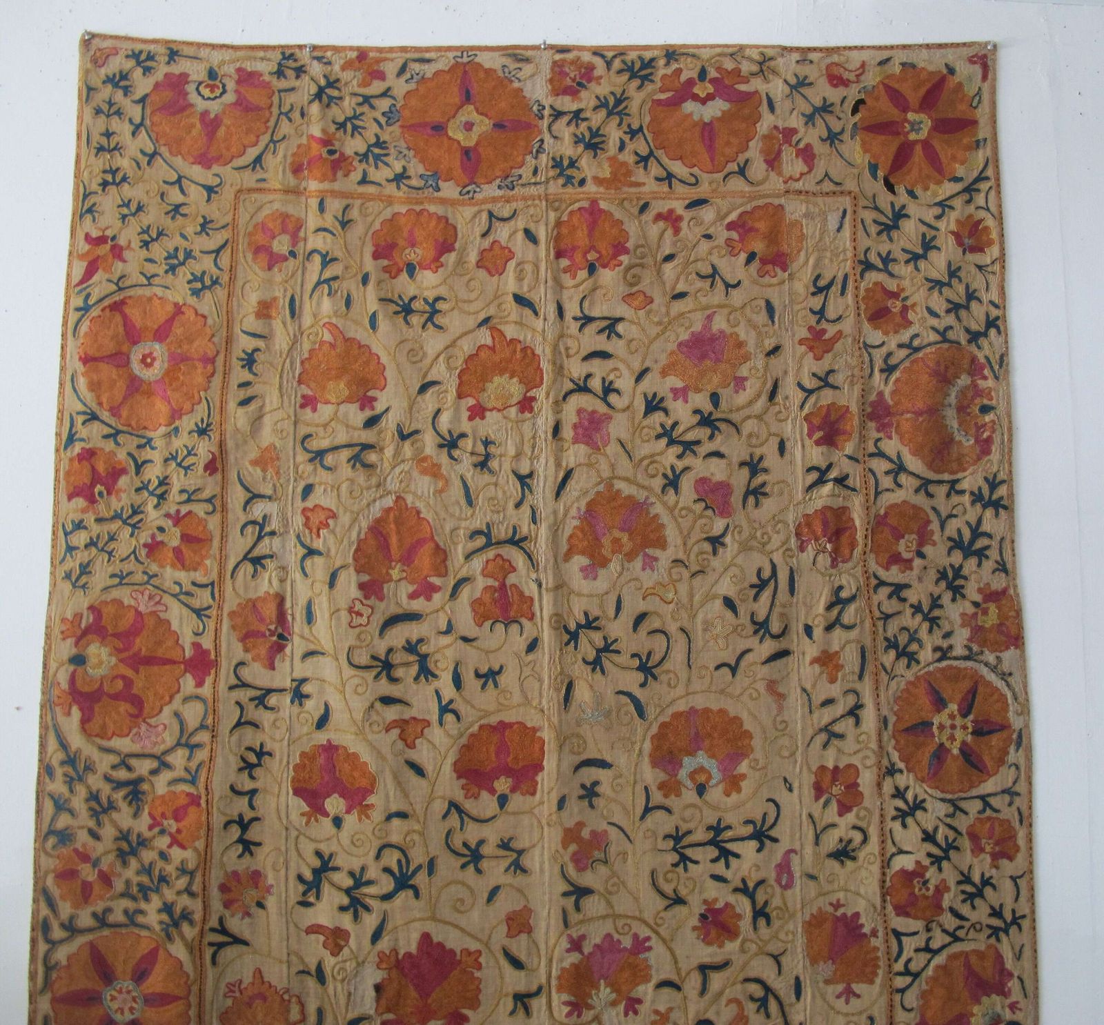 photo furniture Bokhara Suzani, Oezbekistan, ca. 1850, 1,80m x 1,24m