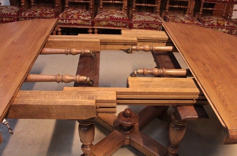 Table Pedestal Table In Oak 20th photo for sale