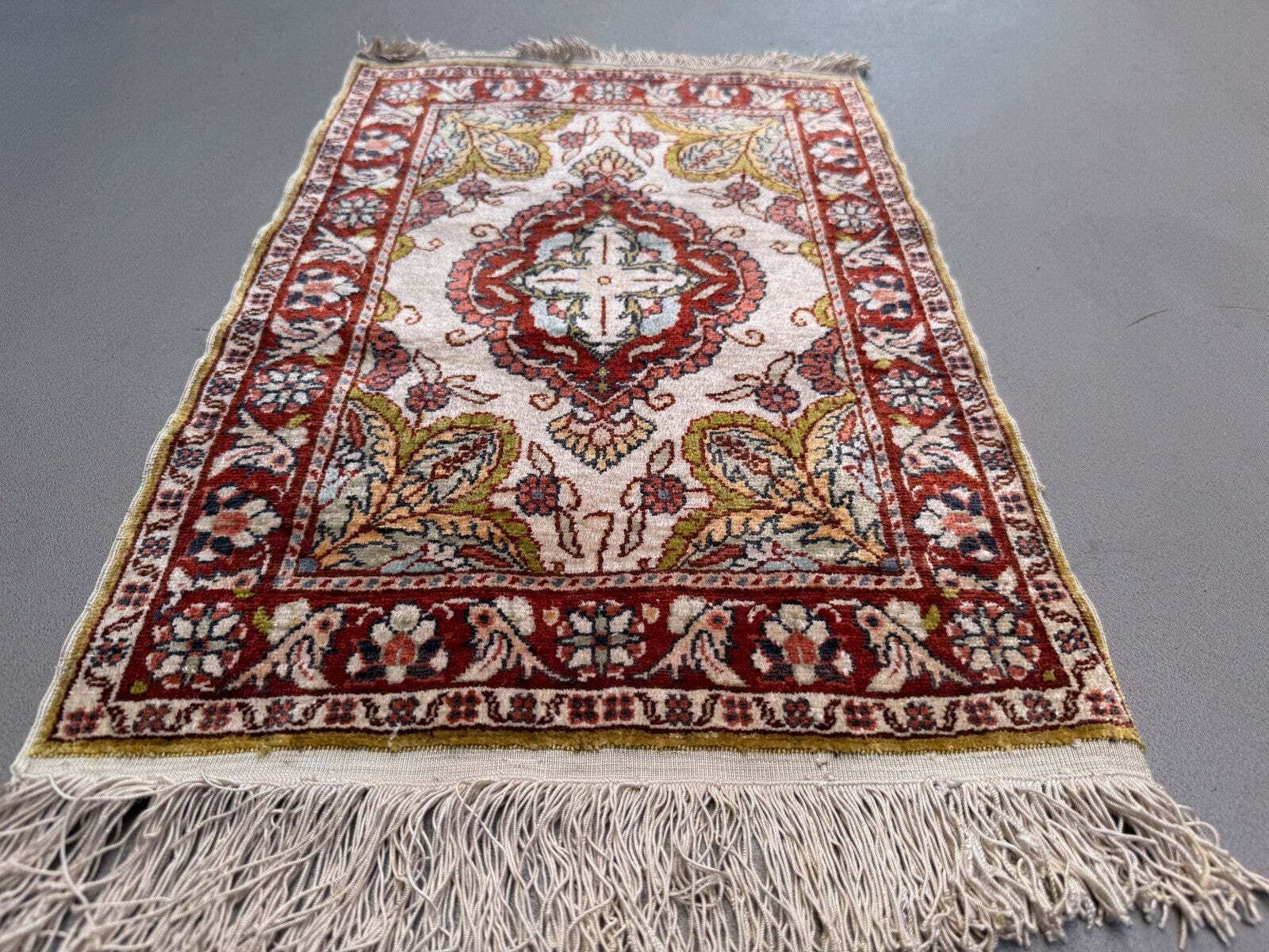 Fine Turkish Hereke Silk Rug 37x55 Cm Vintage Ivory Floral Medallion 2540 photo furniture