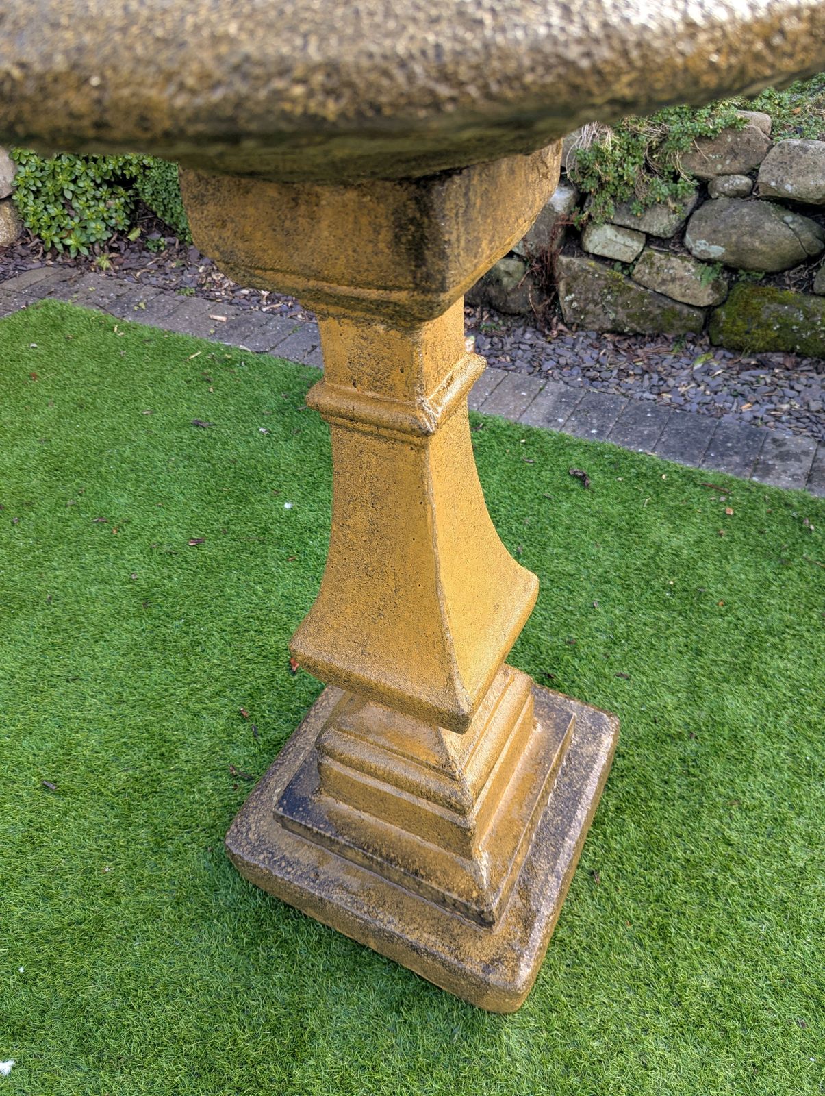 photo furniture Vintage Hampton Bird Bath English Country Stone 0082.