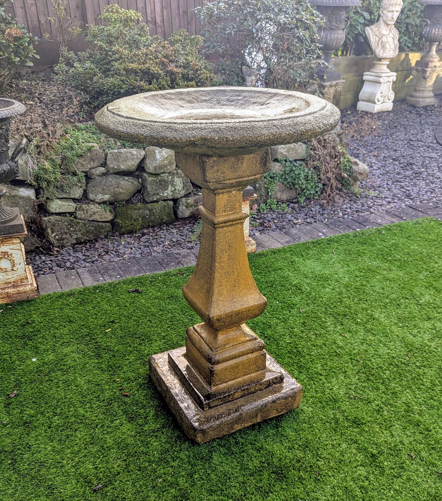 Vintage Hampton Bird Bath English Country Stone 0082.