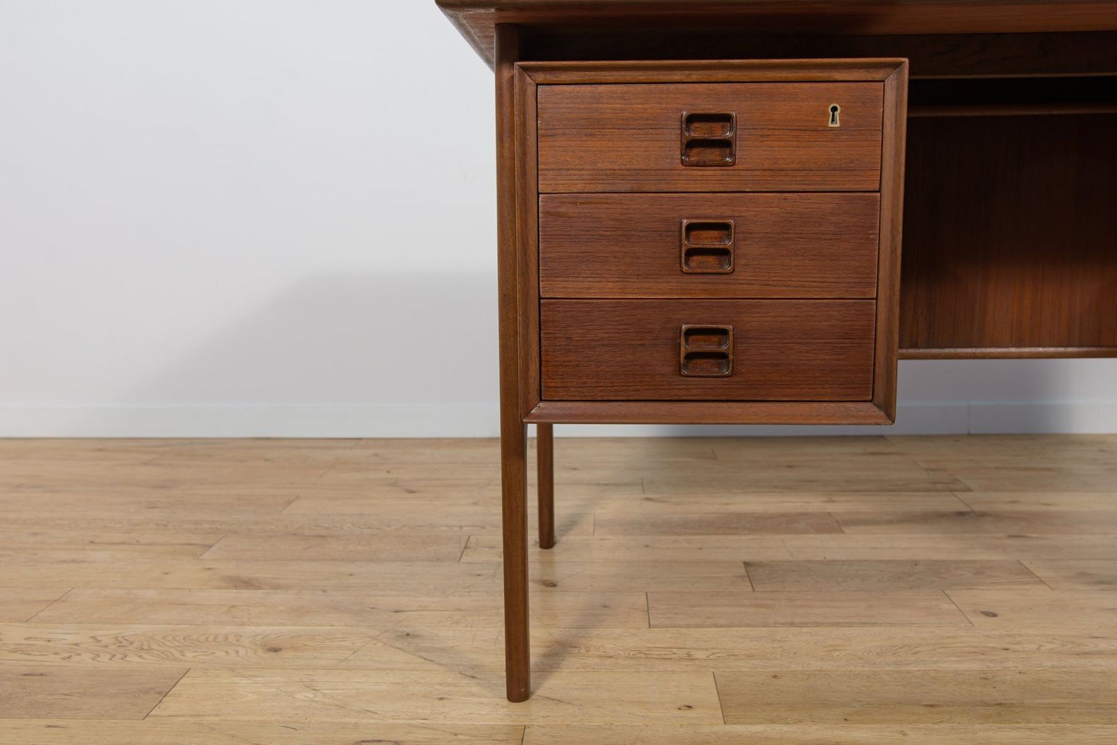 photo buy Mid Century Teak Desk By Arne Vodder For Sibast, Denmark, 1960s