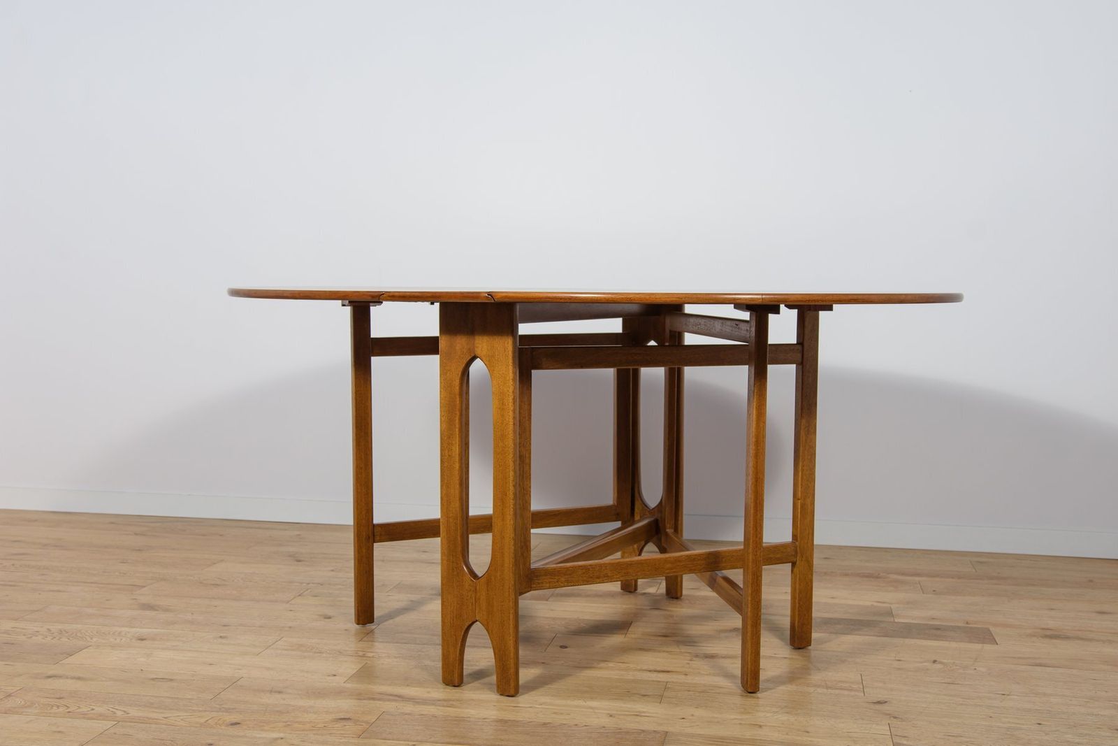 Mid Century Modern Round Drop Leaf Dining Table From Jentique, United Kingdom, 1960s photo buy