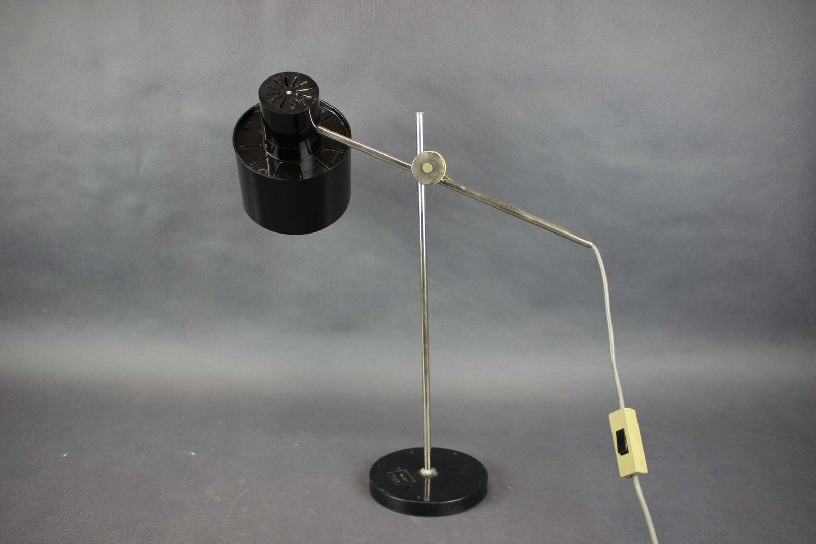 Mid-Century verstelbare chroom en bakeliet bureaulamp, Tsjecho-Slowakije, ca. jaren 1950 photo furniture