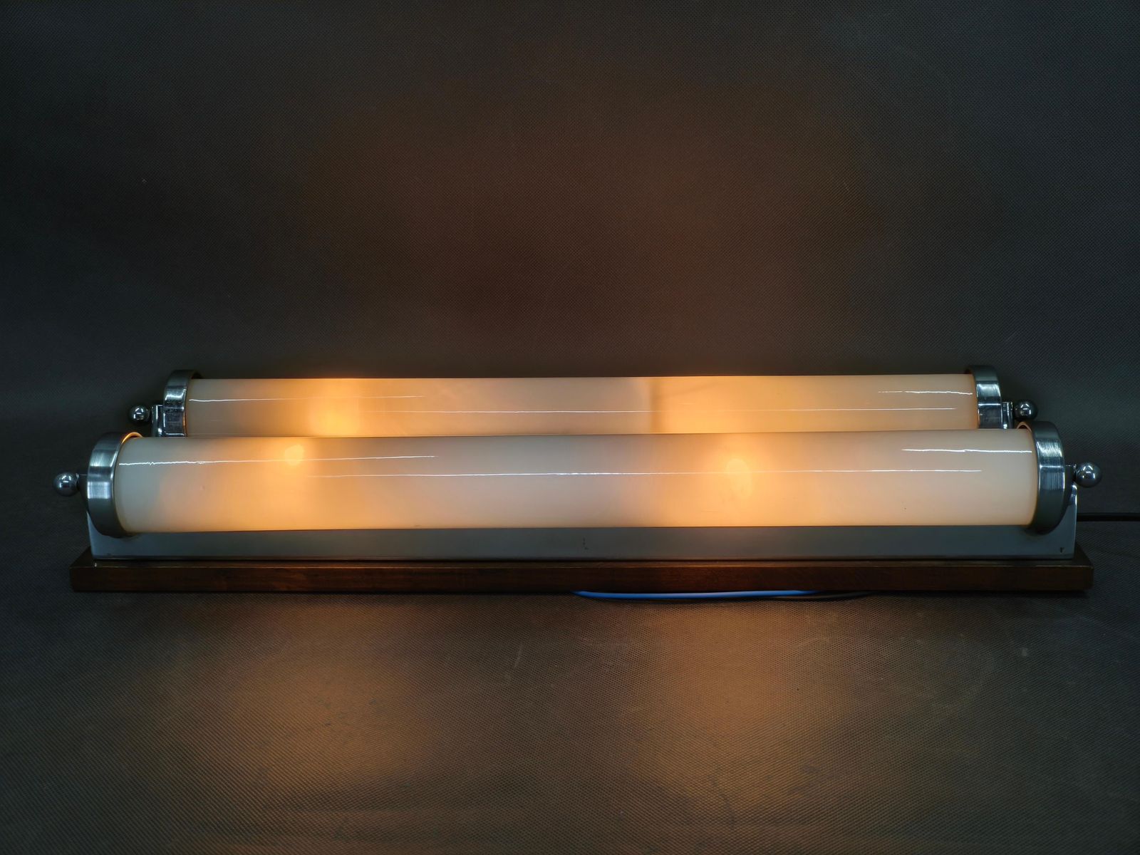 photo furniture Grote art deco wandlamp van chroom en glas, Tsjecho-Slowakije