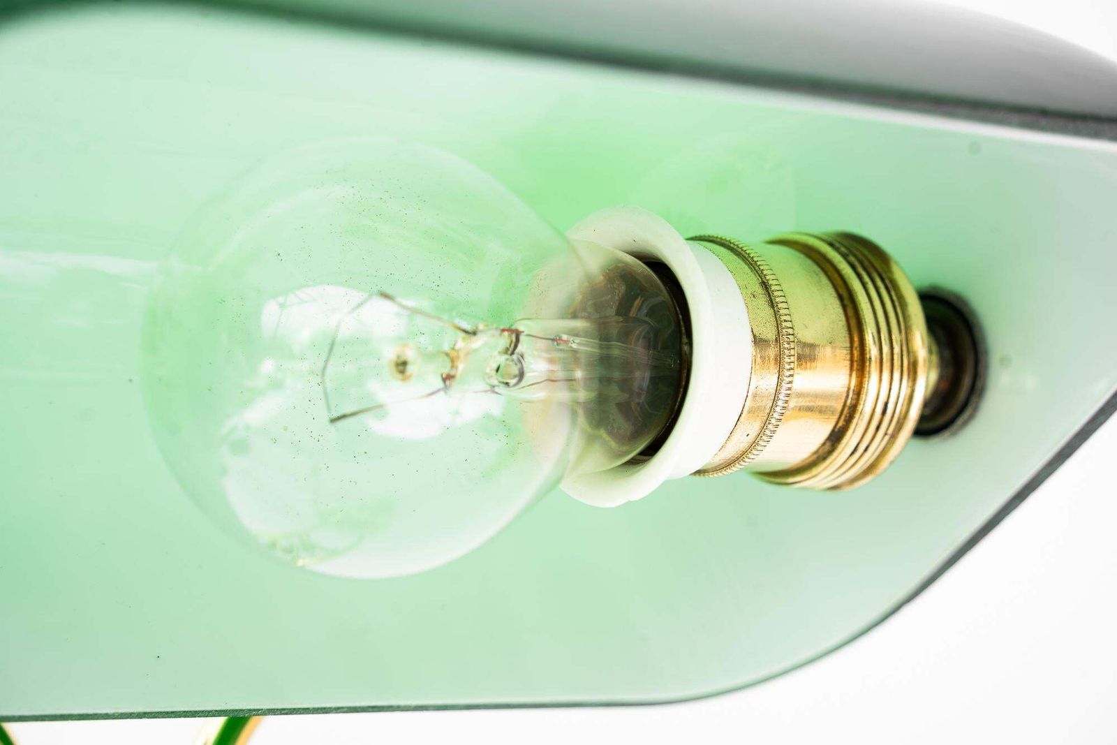 photo vintage Swiveling Banker Table Lamp With Green Glass Shade Vienna Around 1920s