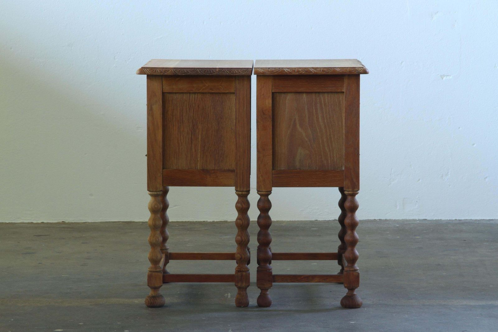 photo vinterior Vintage 1960s Danish Modern Oak Nightstands In The Style Of Henning Kjærnulf