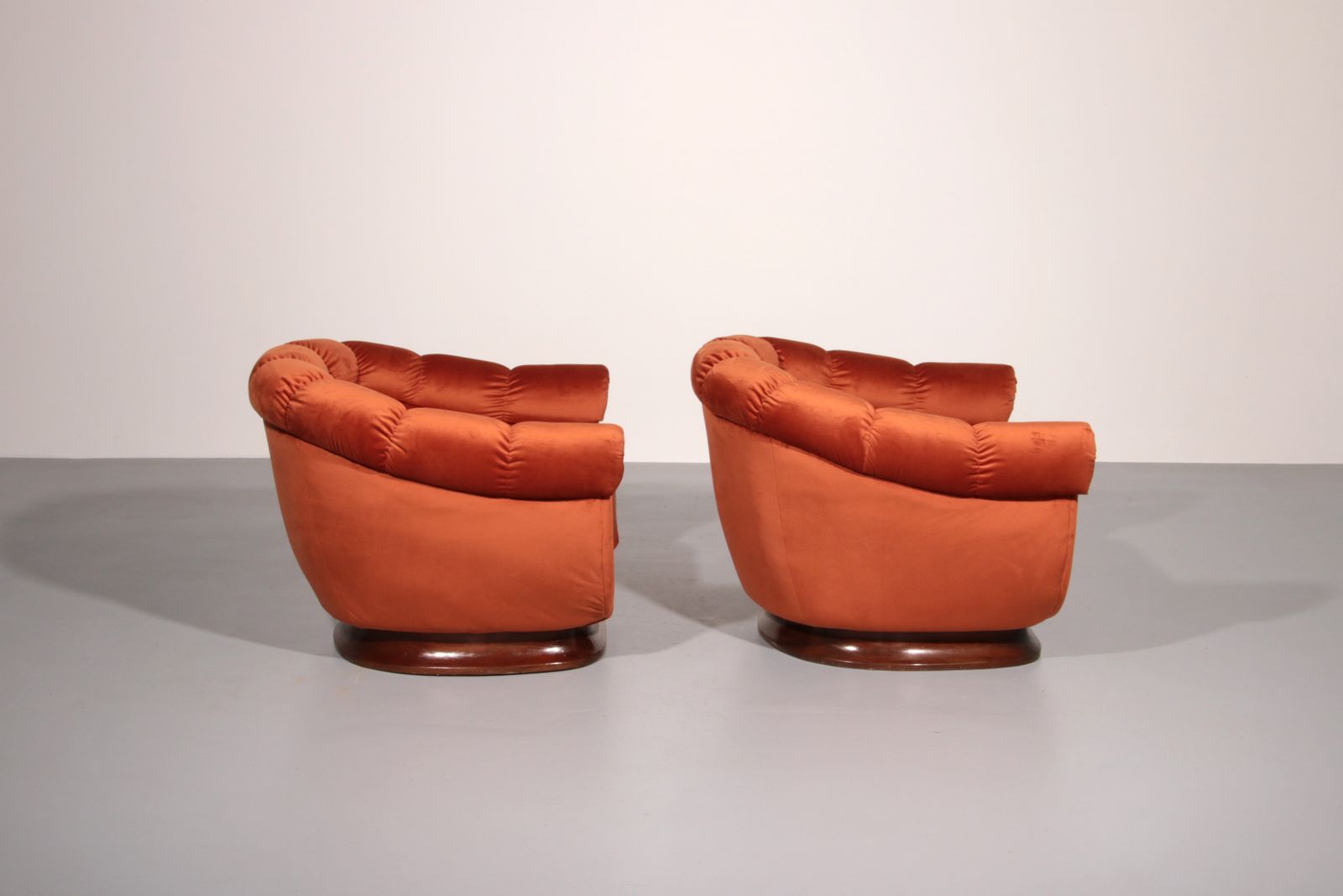 photo furniture Italian Lounge Chairs From The 1950s In Orange Copper Velvet