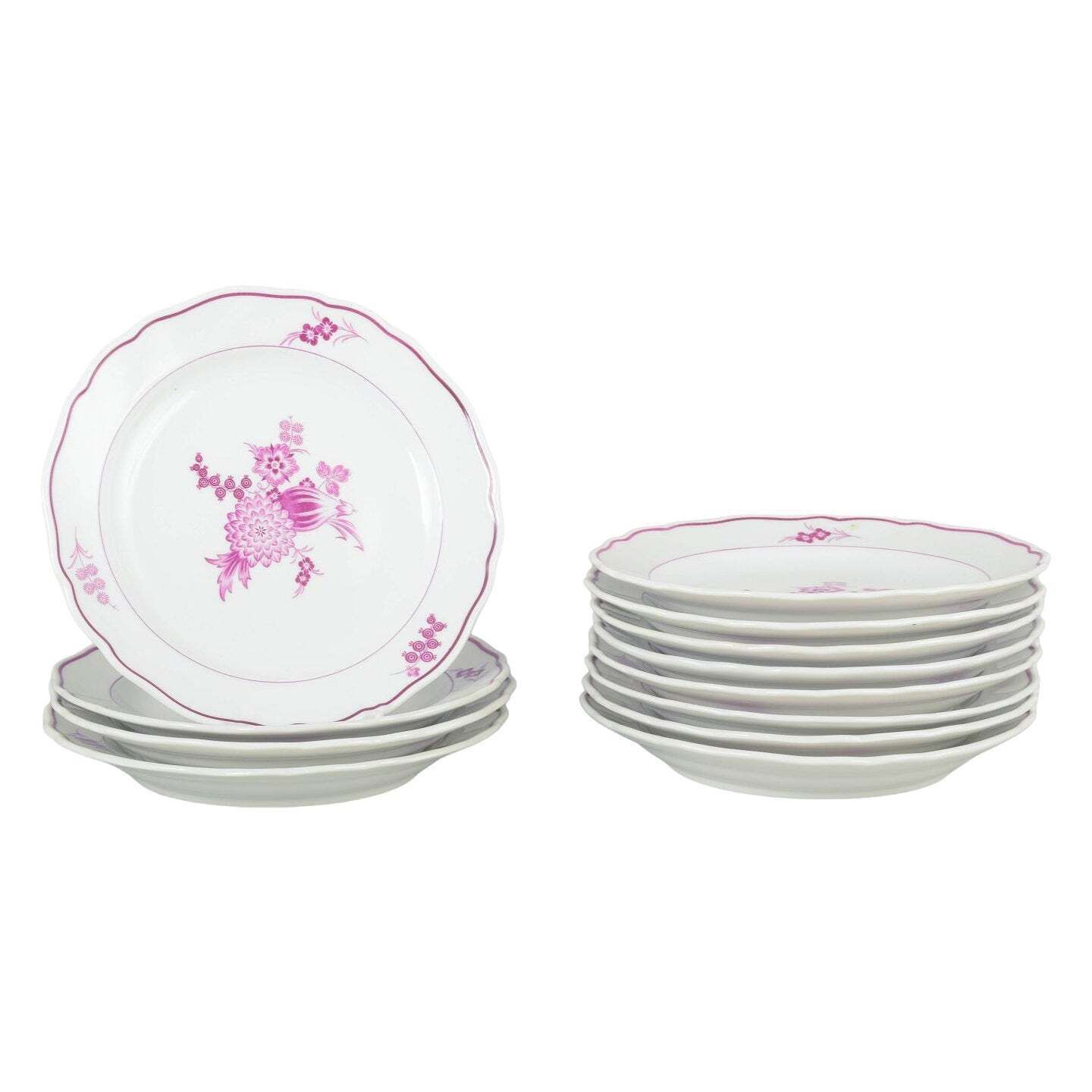 Meissen, Allemagne. Douze assiettes creuses en porcelaine à motifs floraux violet/rose