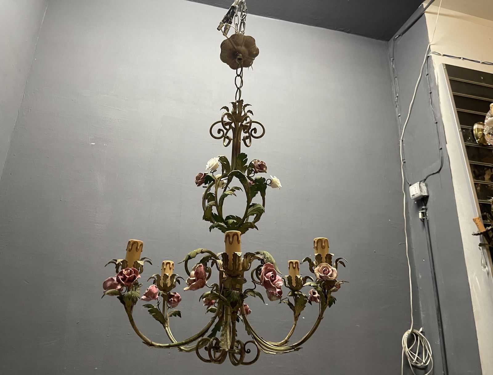 photo vintage Italian Florentine Iron  And Ceramic Flower Chandelier, 1950s