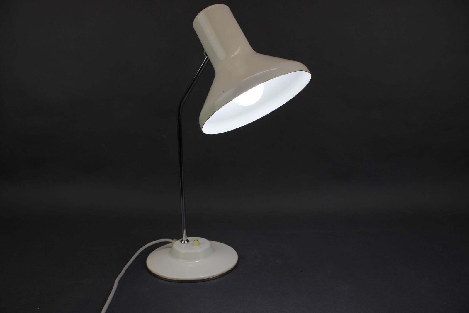 Duitse Space Age verstelbare bureaulamp uit de jaren 1970 in wit metaal en chroom photo vintage