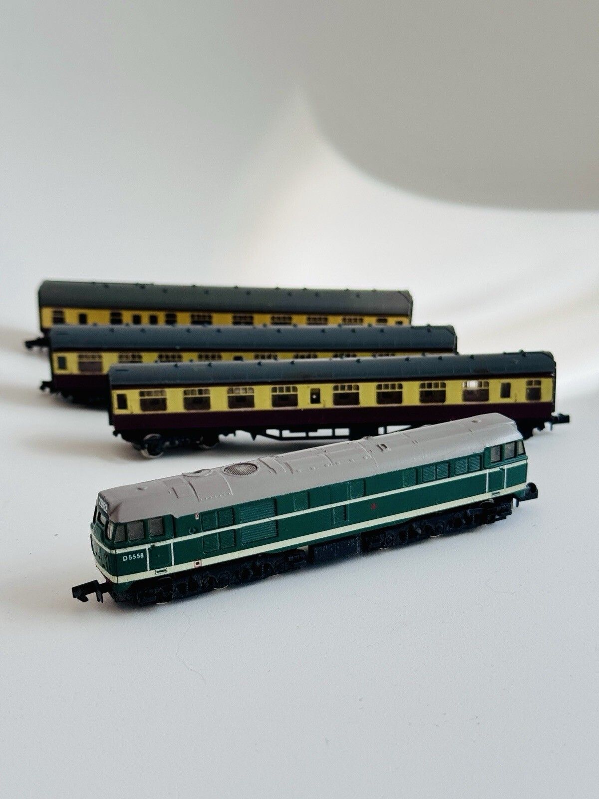 Graham Farish N Gauge British Rail Class 31 Diesel Locomotive & 3 Coaches