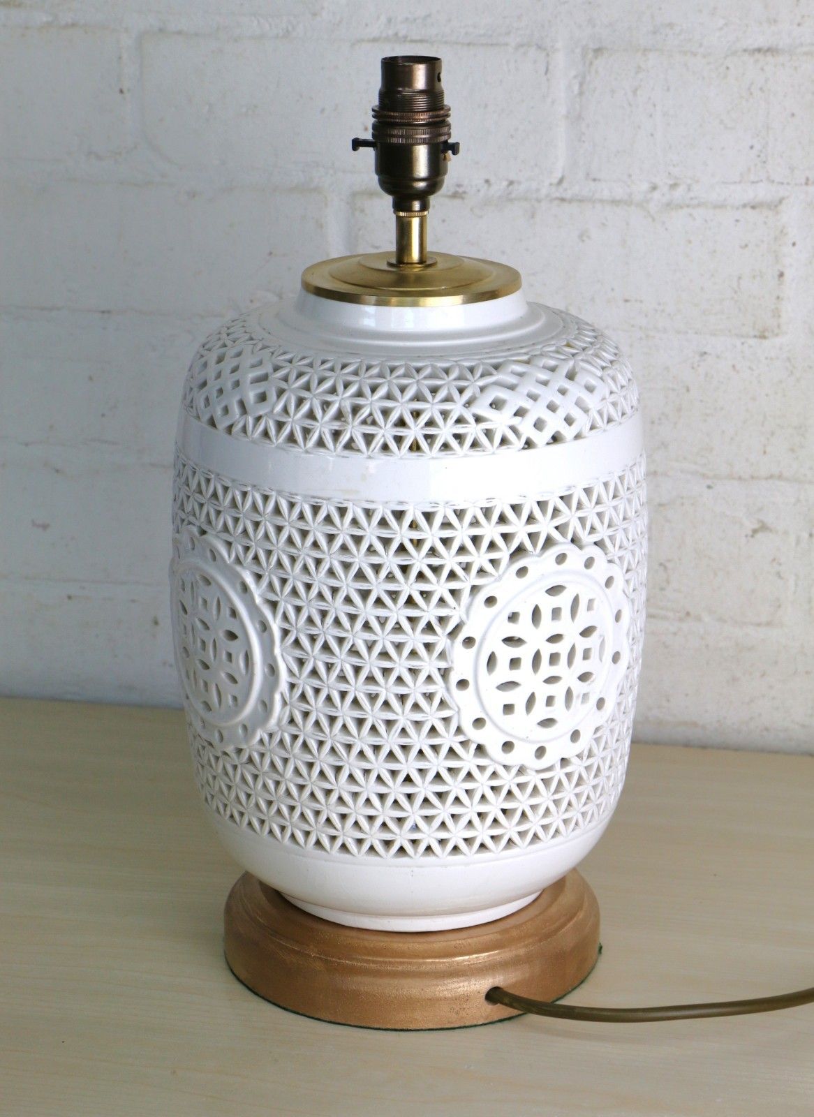 Table Lamp Oriental Blanc De Chine Reticulated Chinese Ceramic Lamp 20th C. photo vinterior