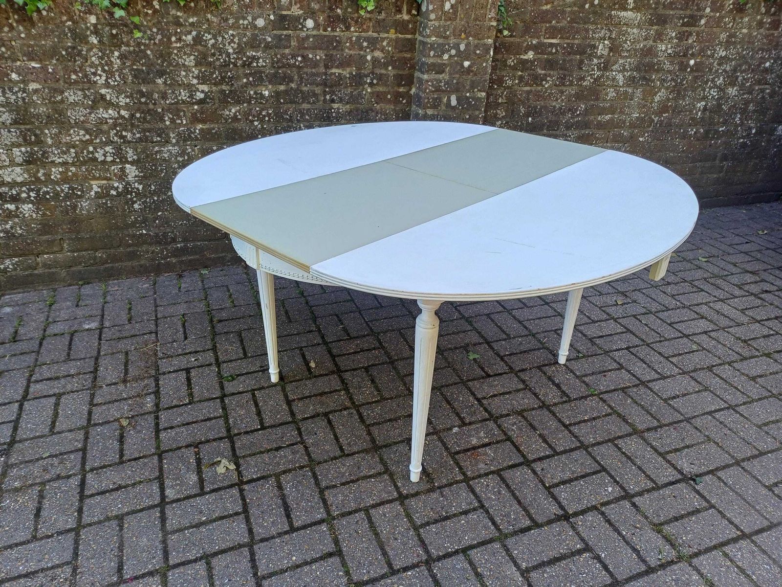 photo vintage Vintage French Style Extending Dining Table And Four Upholstered Dining Chairs Painted White 1960s Beech Wood Suite Free Hand Delivery