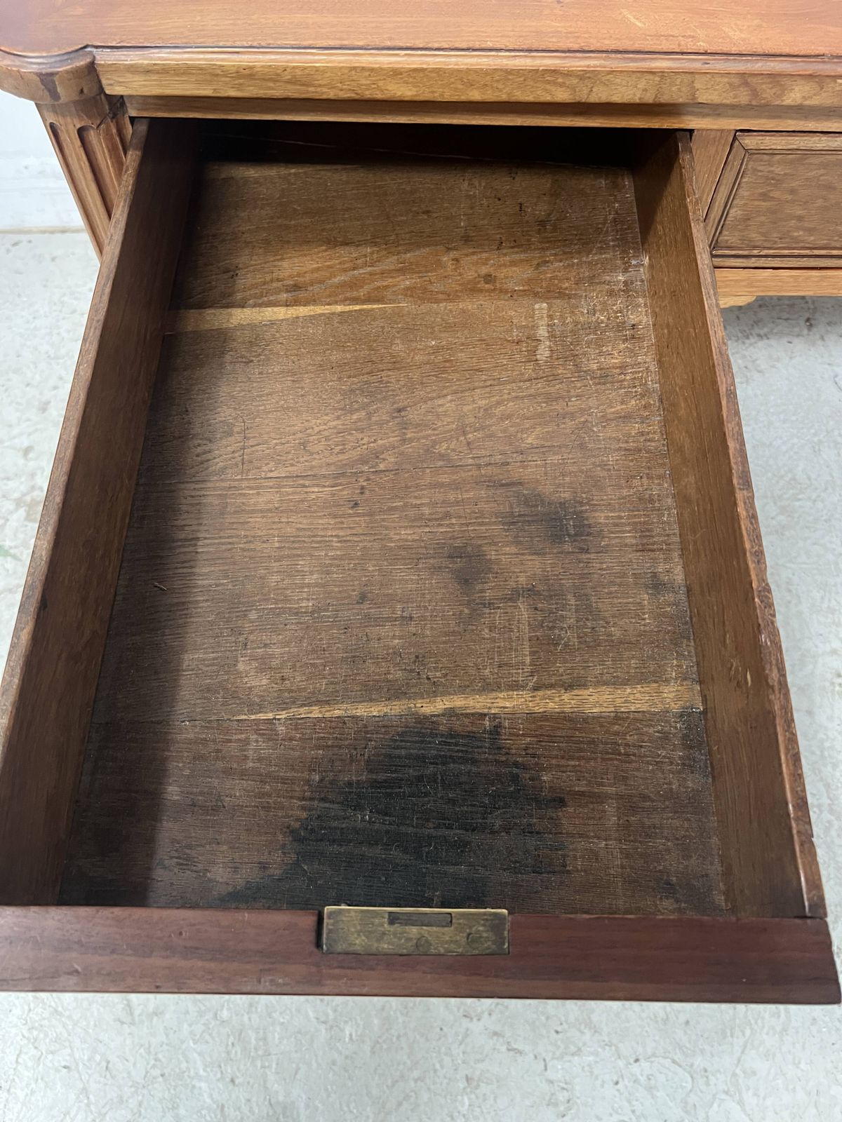 photo vintage Louis XVI Style Walnut Desk From The Late 19th Century.