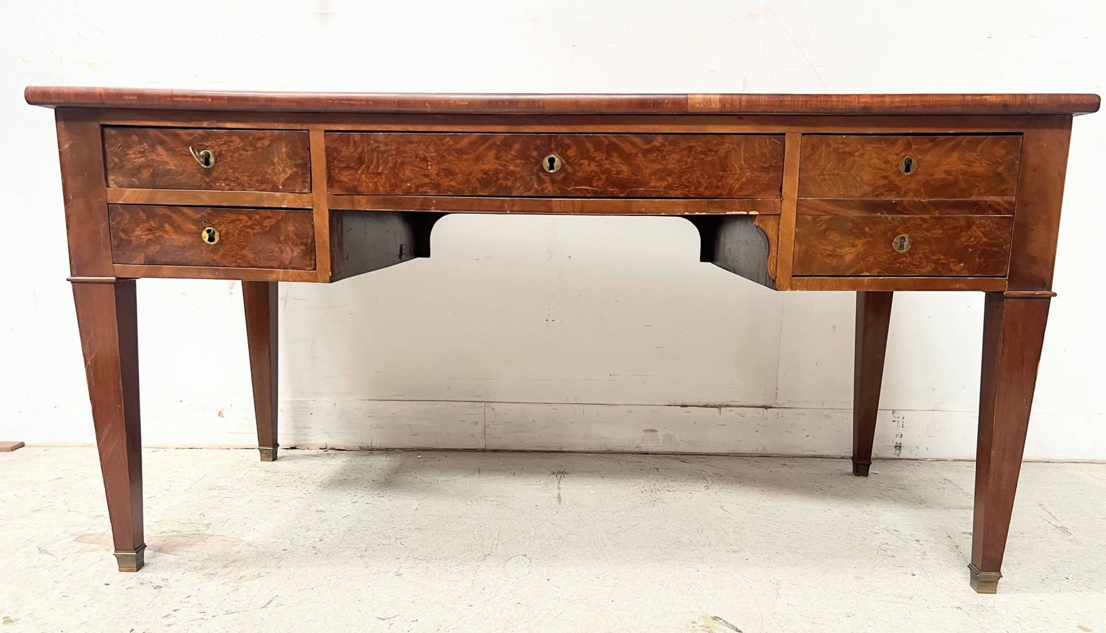photo vintage Louis XVI Style Flat Desk In Walnut And Veneer, 19th Century.