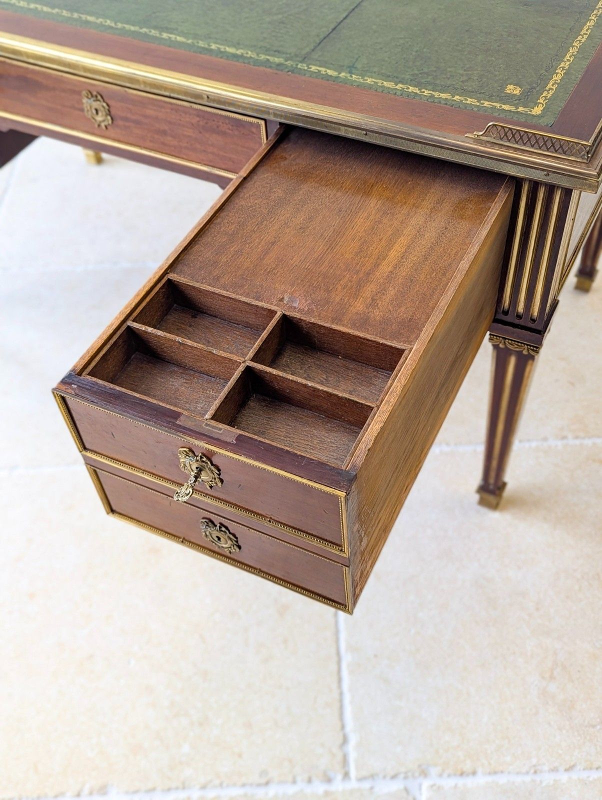 photo vinterior Antique Edwardian Louis XVI Style Mahogany Writing Desk. C.1910