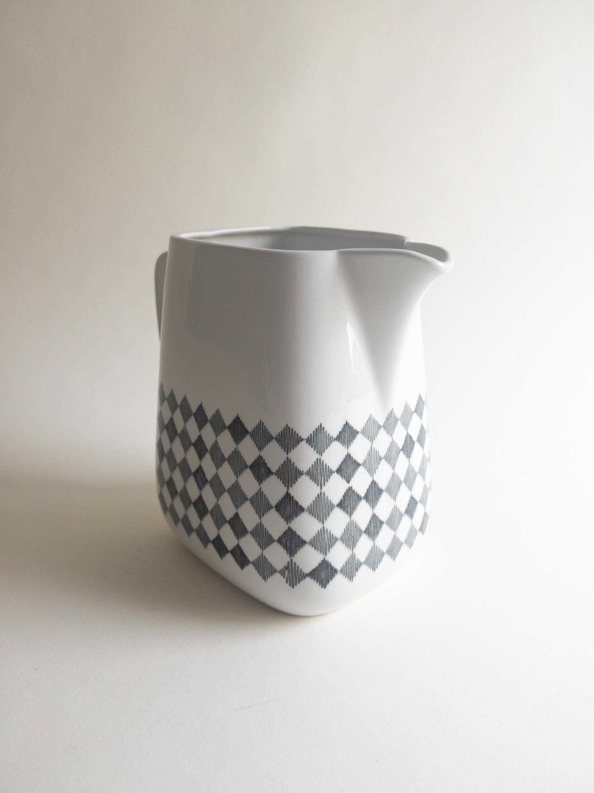Vintage Rörstrand kan, rood geblokt dessin, Marianne Westman (zonder deksel) photo Woonaccessoires