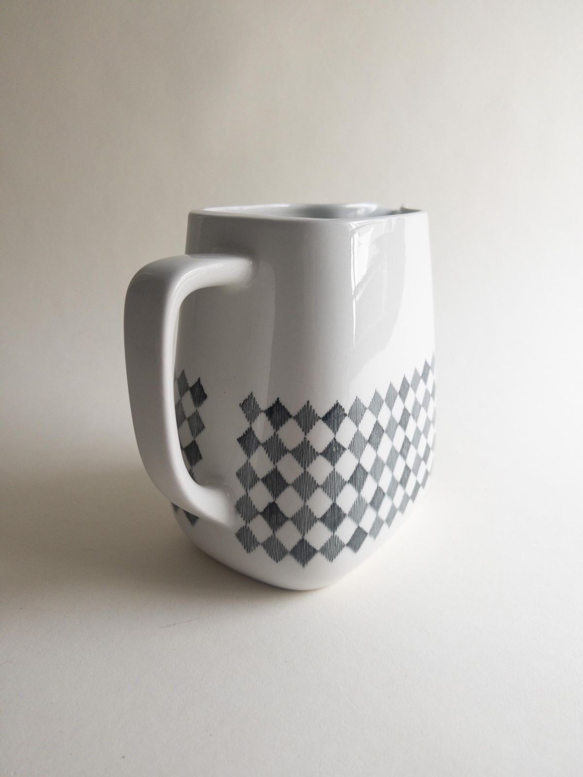 Woonaccessoires Vintage Rörstrand kan, rood geblokt dessin, Marianne Westman (zonder deksel) photo
