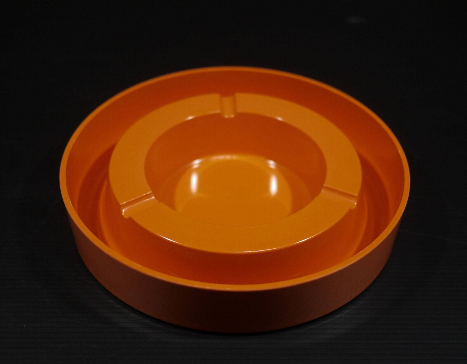 Vintage Italiaanse Oranje Melamine Asbak Mebel Design, jaren 1970 photo vinterior