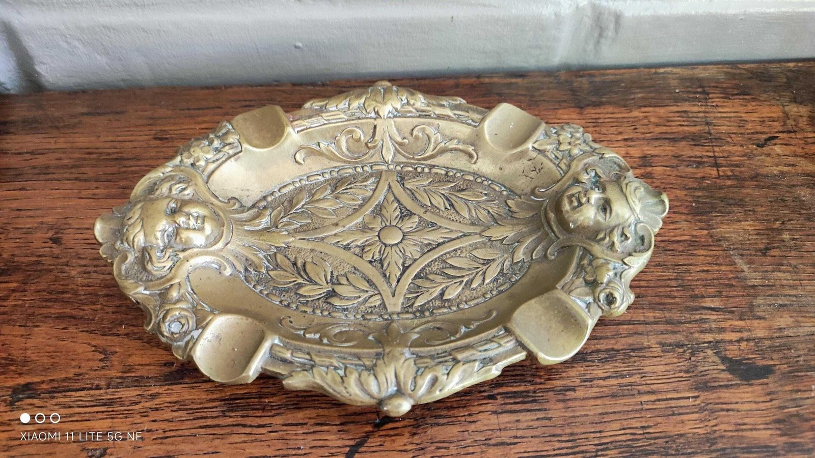 photo furniture Cendrier d'époque français en bronze avec chérubins