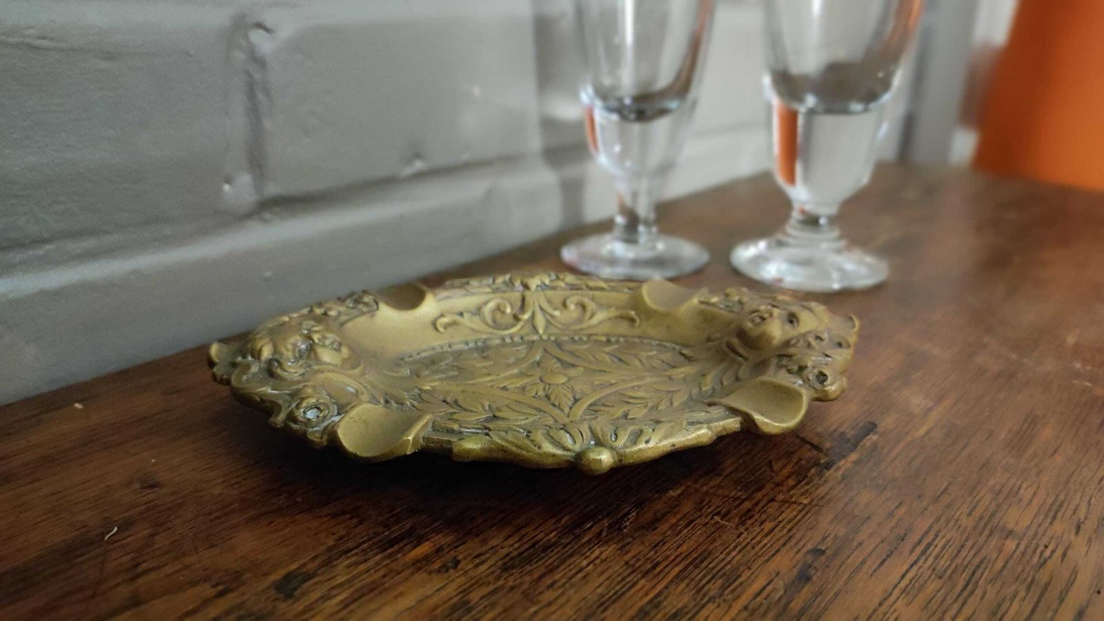 Décoration Cendrier d'époque français en bronze avec chérubins photo