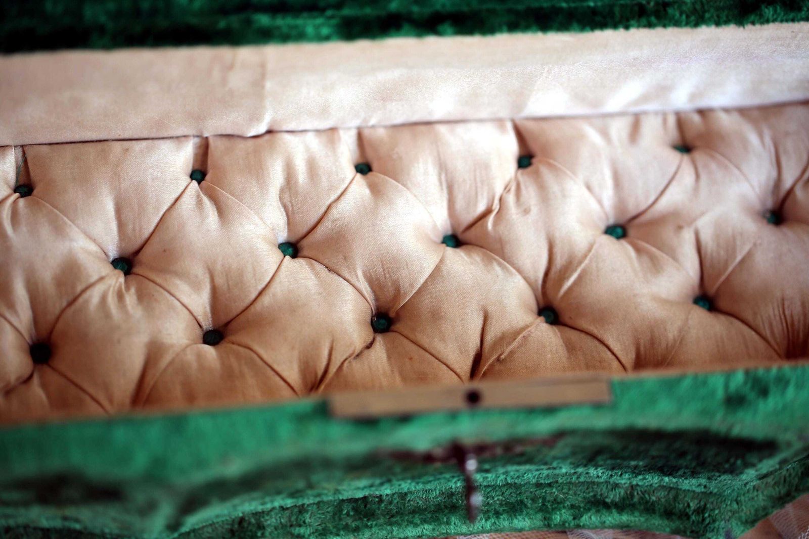 photo vinterior Antique French Green Velvet Jewellery Box Rococo Trinket Casket