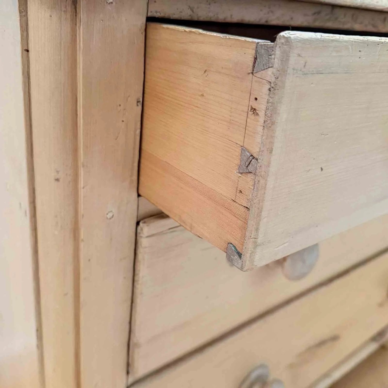 photo vintage Antique Pine Chest Of Drawers With Rounded Corners