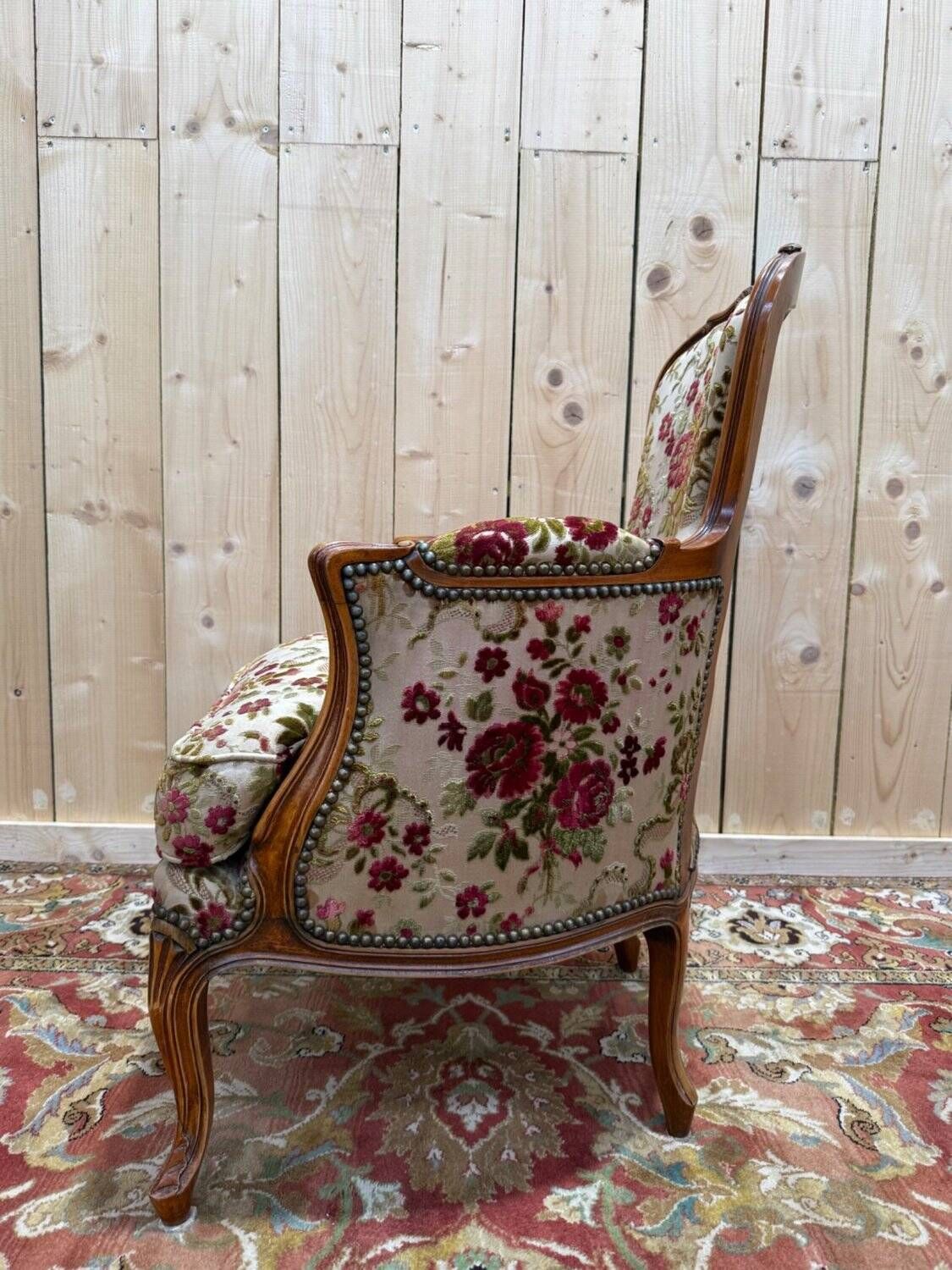 Elegant Louis XV Style Bergère In Cherry Wood And Floral Velvet. photo vinterior